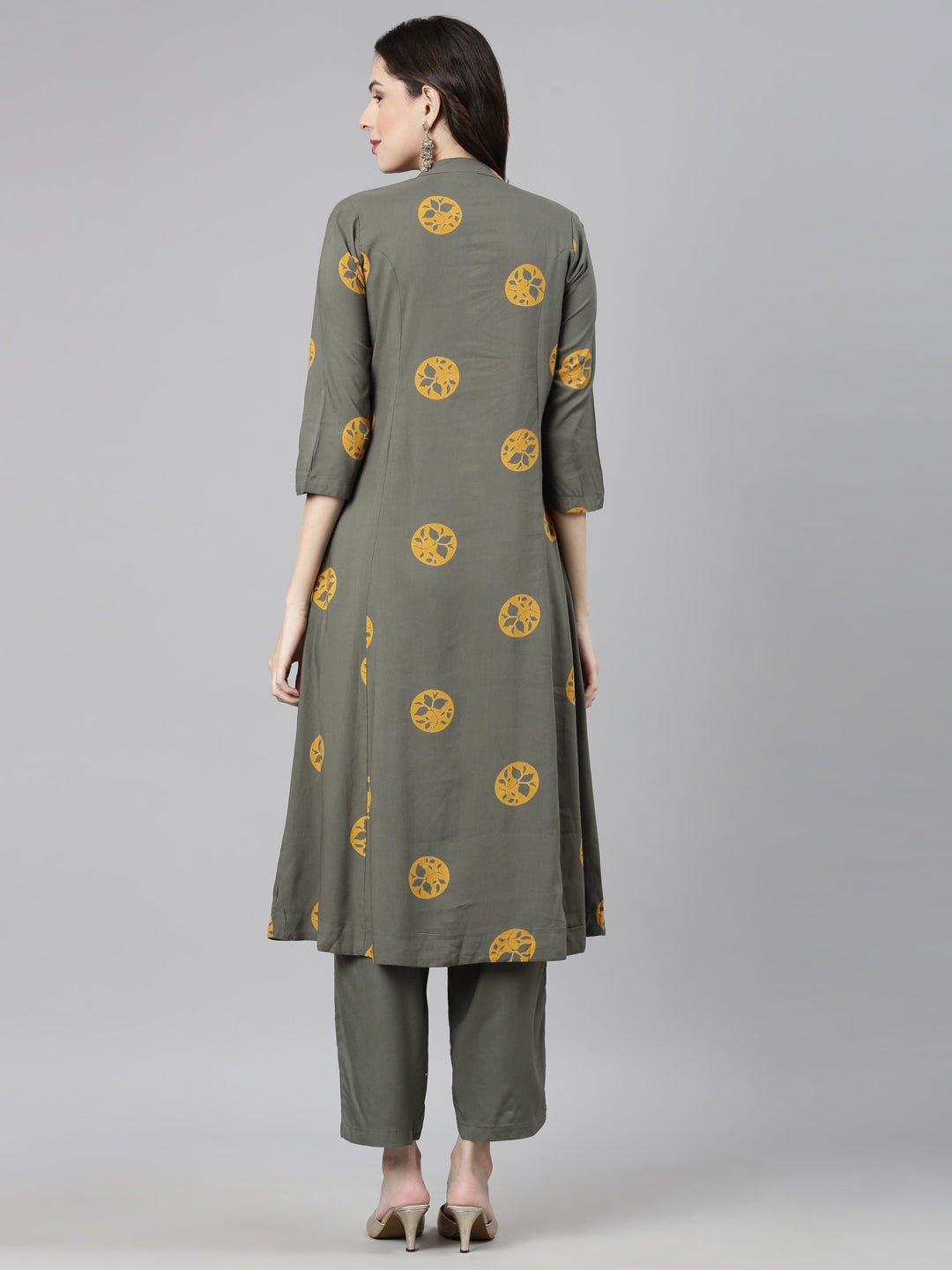 Neerus Green Casual  Straight Kurta and Trousers