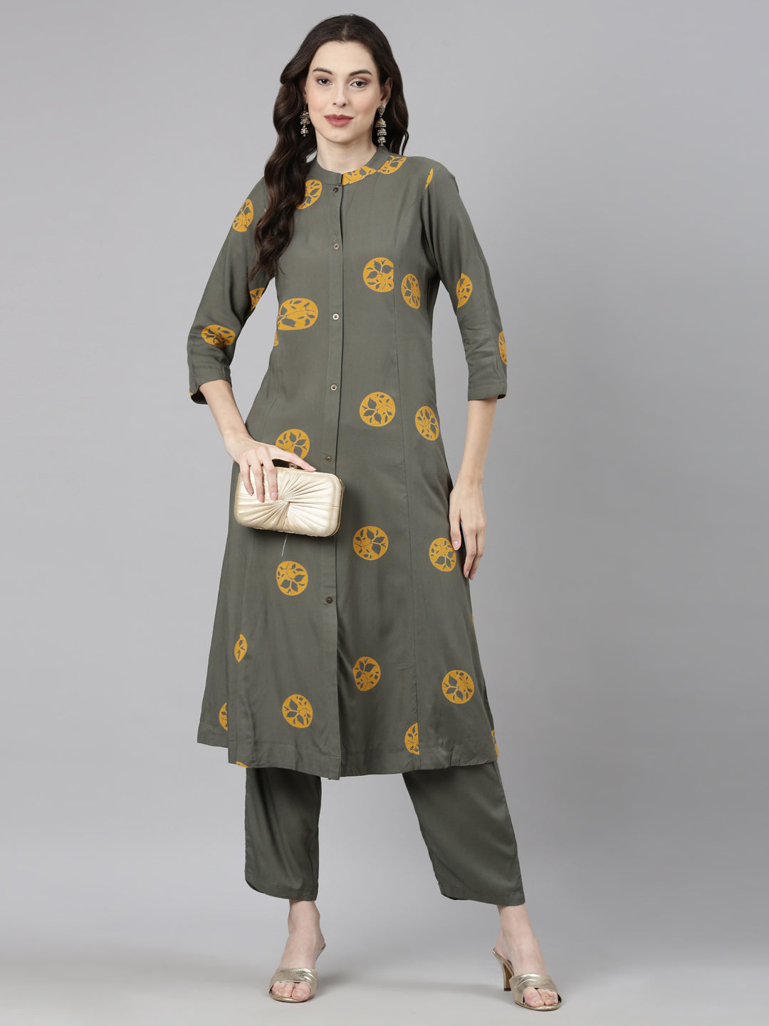 Neerus Green Casual  Straight Kurta and Trousers