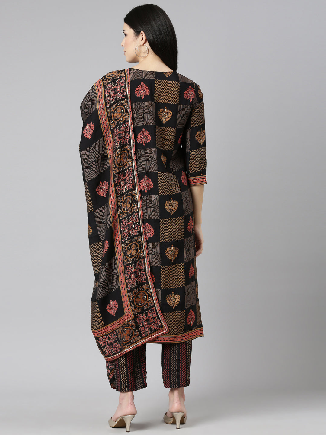 Neeru's Black Regular Straight Printed Readymade Suits