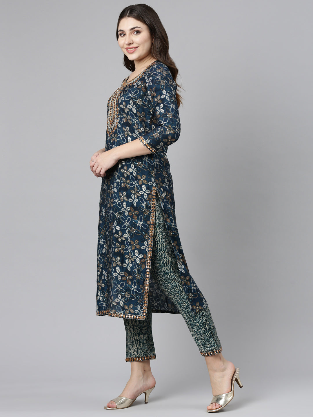 Neeru's Green Regular Straight Printed Kurta And Trousers With Dupatta