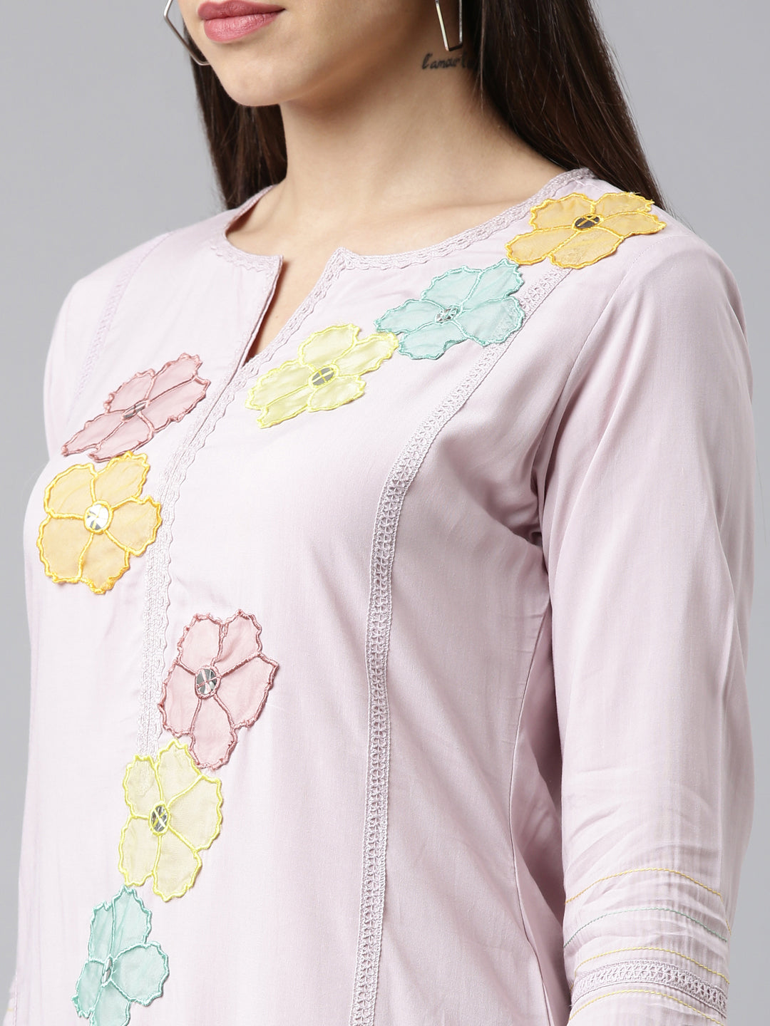 Neeru's Women Pink Floral Embroidered Kurta