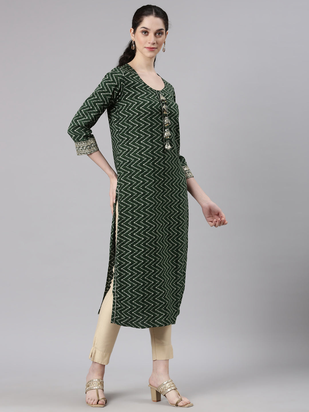 Neerus Green Straight Casual Chevron Kurtas