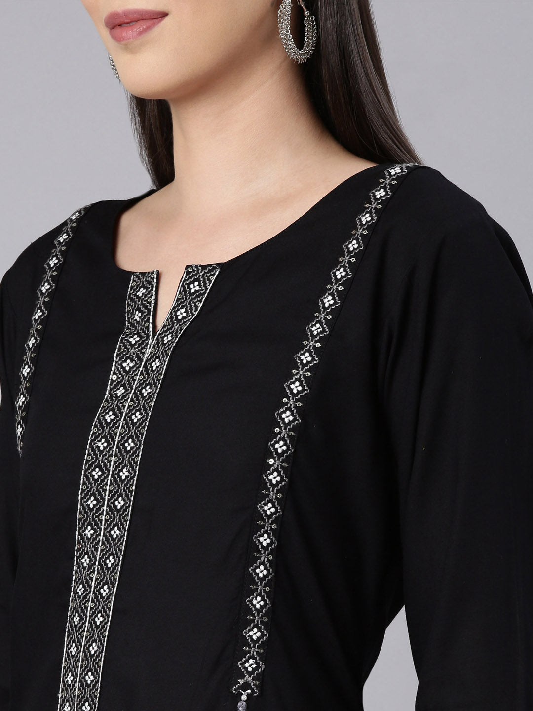 Neerus Black Straight Casual Solid Straight Kurtas